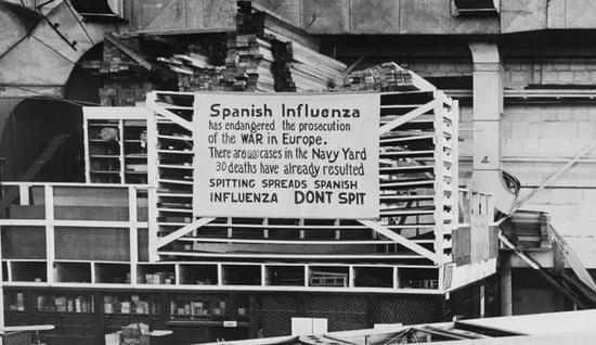 ▲費城海軍軍港在西班牙流感期間在軍艦上張貼標語，警示軍民警惕。 圖源： Everett Collection