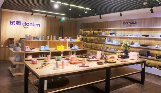 新宝公司的产品展厅。摄影:刘哲铭
