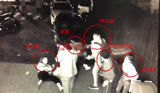 女子學抖音搭訕男子 被反撩強吻后打群架進了派出所
