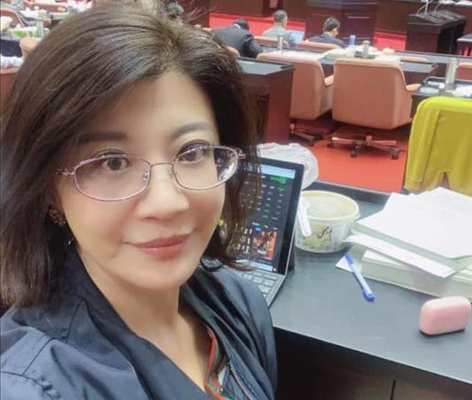 侠客岛@侠客岛：民进党封杀爱奇艺？好像她也在上面追剧侠客岛2020-08-19 21:03:170阅