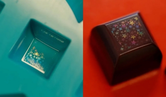 苏黎世理工大学的企业已经做出了彩虹色巧克力的模具，把巧克力倒进模具，就能出现彩虹色巧克力的效果啦！（想玩） 