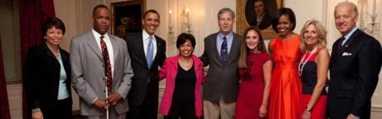 Michael May （左5）和美国前总统奥巴马等人的合影。图片来源：senderogroup