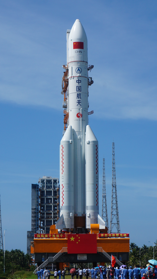 中国的低温液氢和液氧燃料推进火箭“长征五号”，又称“胖五”，经30余年的研发，于2019 年12月27日，试射成功，三锤定音。|Credit： Creative Commons Attnbution 4.0 International，篁竹水声