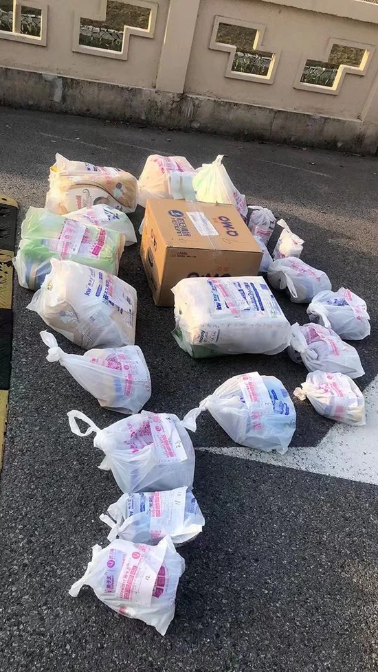 人物|睡在桥洞里的骑手