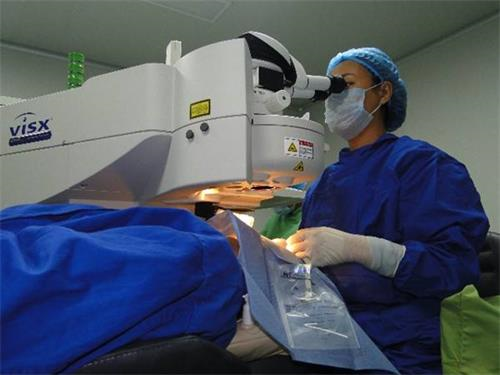 激光手术(图片来自网络)