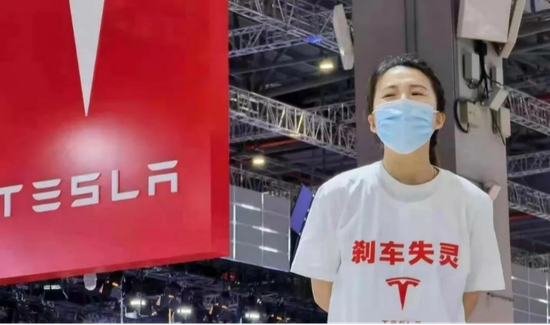 少了车模,多了车主。/上游新闻