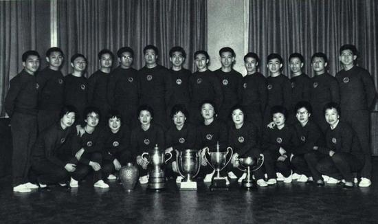 1965年世乒赛后国乒队伍合影 感谢前辈们
