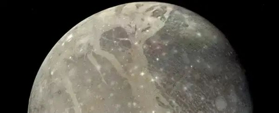 天文学家首次在木卫三上探测到水蒸气