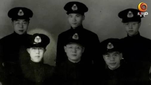 图3。 王先生在英国皇家海军学院时期的照片(图片来源:CCTV 10)