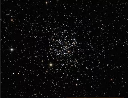 巨蟹座里的星团M67包含了各种类太阳恒星，也许能让天文学家更好地认识太阳。（图片来源：RICHARD McCOY）