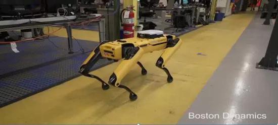 Boston Dynamics的人形机器人和狗形机器人