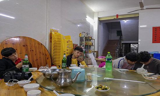 蒋欢供给四个徒弟的食宿。摄影：翟星理