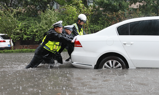AI财经社|洪水泡不动电动车？实际场景下，限制因素多