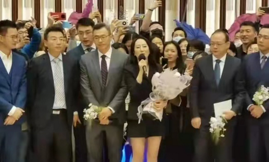 媒体滚动|任正非77岁生日这天，孟晚舟结束隔离回华为上班