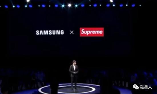 仿三星手机:穿高仿Supreme,用土味手机,做三星眼里的中国潮人