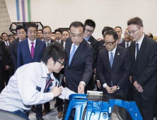 2018年国务院领导人考察丰田氢燃料电池车