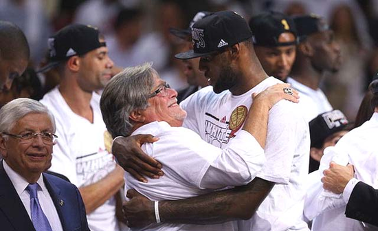 Micky Arison和Leborn James，图源：Jewish Business News