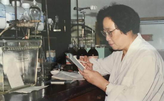 大美中国女科学家屠呦呦青蒿素研究摘取诺贝尔奖