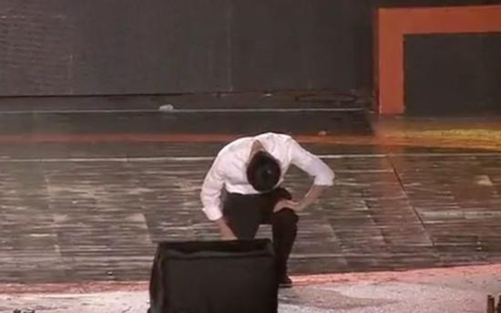 激荡人生:偶像生于1964:马云、张朝阳、求伯君的激荡人生 图:马云宣布卸任阿里巴巴CEO职位