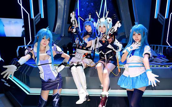 8月3日，上海，2019ChinaJoy持续举办，coser、showgirl惊艳亮相。    图/视觉中国