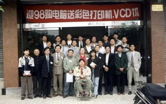 网上冲浪:25年前,互联网大佬在最原始的论坛网上冲浪