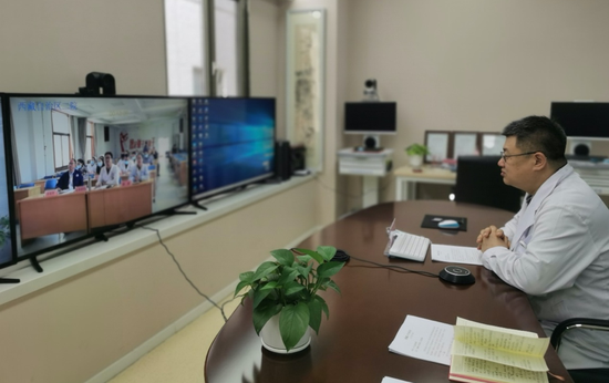 正在工作中的卢清君