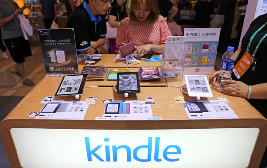 2019年8月20日，上海书展Kindle等品牌电子书成热门。图据IC photo