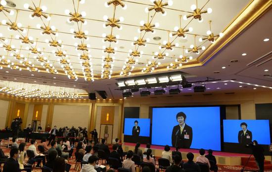 全国政协十三届四次会议的第二场“委员通道”采访活动现场。周维海摄影