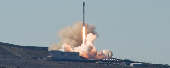 火箭起飞瞬间 来自：SpaceX