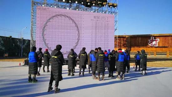 “北京8分钟”的演员运用训练彩排与数字验证系统