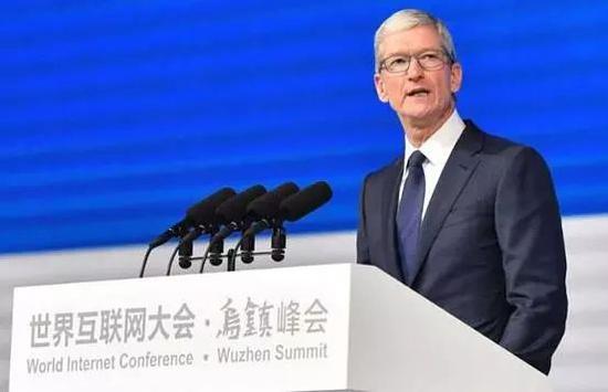 亚布力吧:亚布力的成年烦恼:被达沃斯和乌镇甩下 图:苹果CEO库克在世界互联网大会·乌镇峰会上演讲