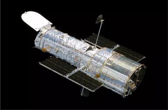  这就是以埃德温·哈勃命名的太空望远镜，用它获得了我刚才所说的过去20年的所有突破。