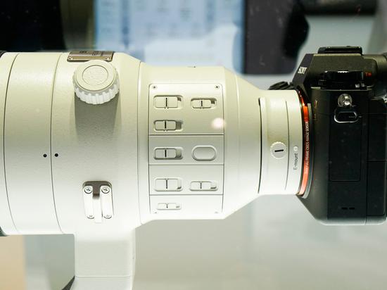 索尼展示新款fe400mmf28gmoss镜头
