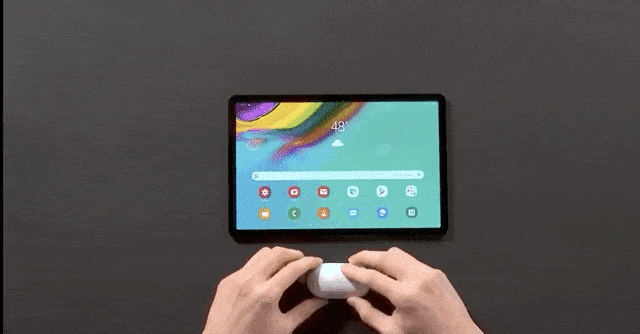 掀开盖子自动配对（图源：The Verge）
