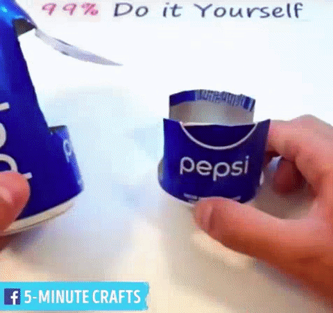 接下来，拿一个无烟香薰烛，把它从铁壳上拿下来，并且在上面穿三个洞。