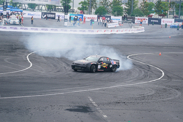 场景一:赛车漂移(58张连拍合成)机身:索尼a9