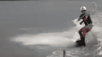 近几年出现的混合了钓鱼、滑水和投篮的新型美式水上运动：skarping。