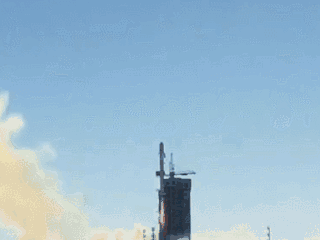 ▲ 长征二号丙运载火箭（及远征一号S上面级）起飞（王霏 摄）