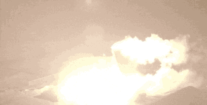 马斯克开心的发了条推特，表示“水塔”也能飞上天。