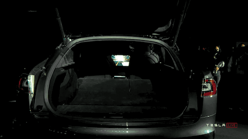 ▲特斯拉展示在车内玩赛博朋克2077