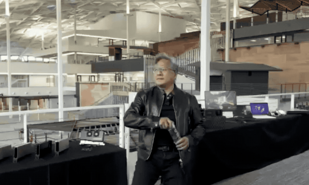  ▲黄仁勋讲解NVIDIA总部新大楼
