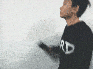 运动时解锁手机（左：iPhone&nbsp;X&nbsp;右：vivo）