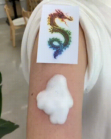 纹身师画的更好看-搞笑gif动态图片-izike