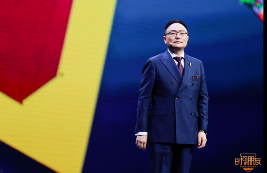 罗振宇:教育的本质是人点亮人 发布“一万小时计