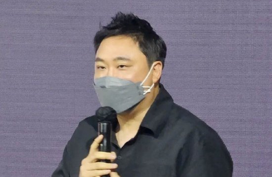 被韩国杠杆ETF投资者称为“Laofus”的Song Wonjun，在首尔出席一场活动