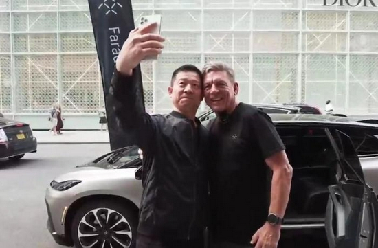 贾跃亭（左）和FF全球CEO毕福康（右） FF提供图片