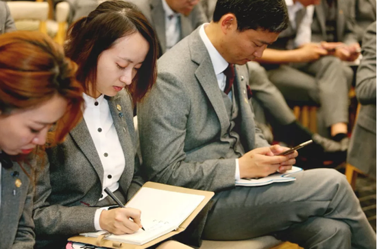 马云湖畔演讲:做企业就像种地 时刻准备应对波动