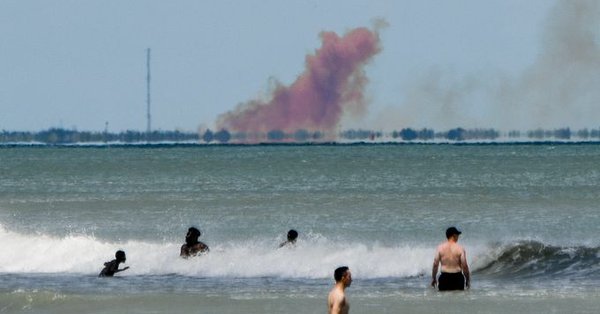 SpaceX载人飞船测试出现异常 工厂冒出大量烟雾