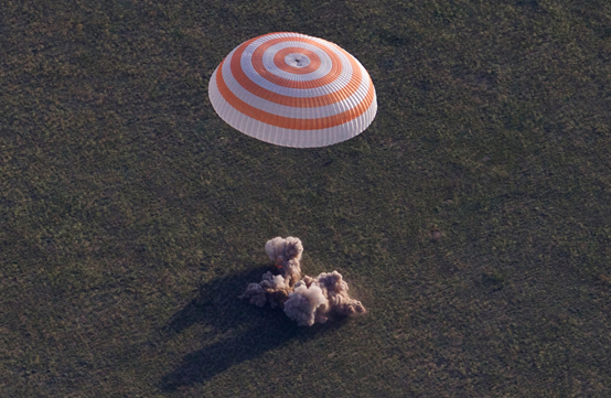 2015年6月11日，俄罗斯TMA-15联盟号太空舱在哈萨克斯坦杰兹卡兹甘的一个偏远地区着陆，上面载有俄罗斯宇航员安东·施卡普列罗夫、美国宇航员特里·弗茨和意大利宇航员萨曼莎·克里斯托弗雷蒂
