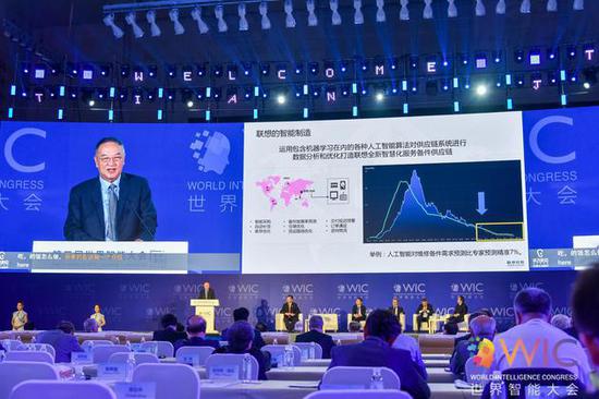 联想集团创始人柳传志在第三届世界智能大会高峰会上发表演讲